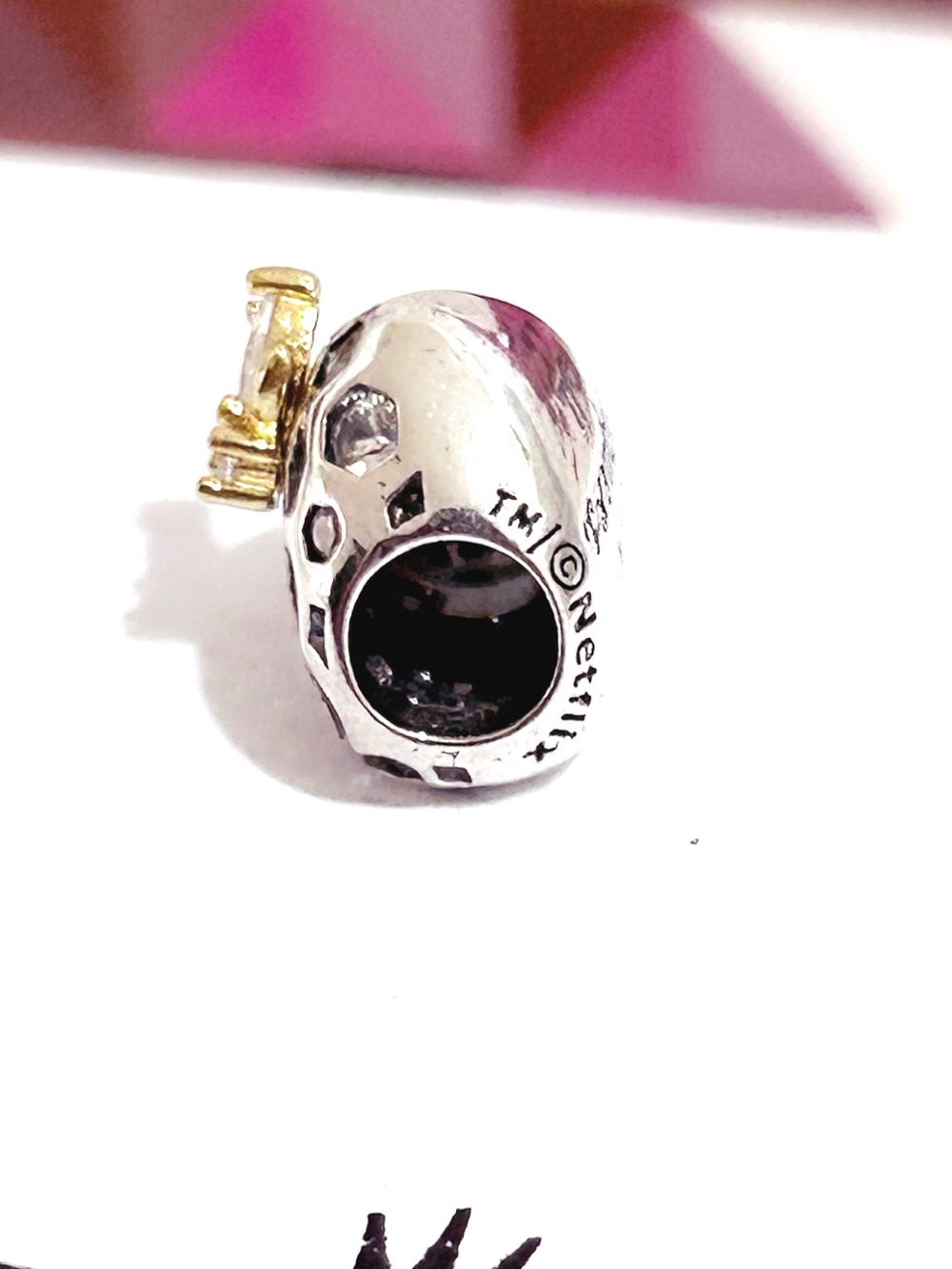 PANDORA Bridgerton Honeycomb & Bee Heart Charm w/box - Picture 4 of 8